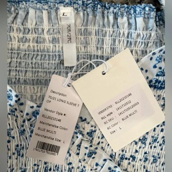 ✨NWT✨ 70°F/21°C Long Smocked Balloon Sleeve Crop Top Women Large White Blue - Picture 11 of 13